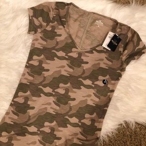 NWT hollister T shirt